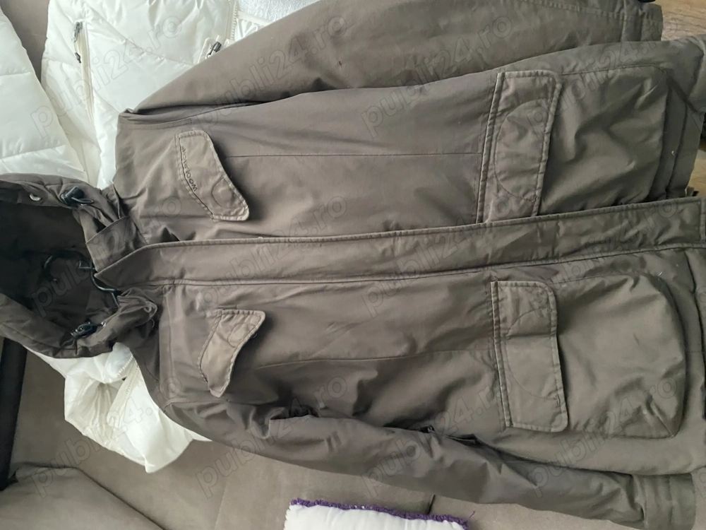 Vând geacă de damă Woolrich, culoare kaki, mărimea S, nepurtată (stare impecabilă).