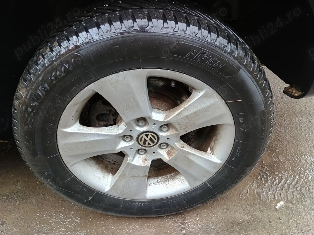 Vând Touareg an 2005, motor BAC 2,5, suspensie arcuri, cutie automată 