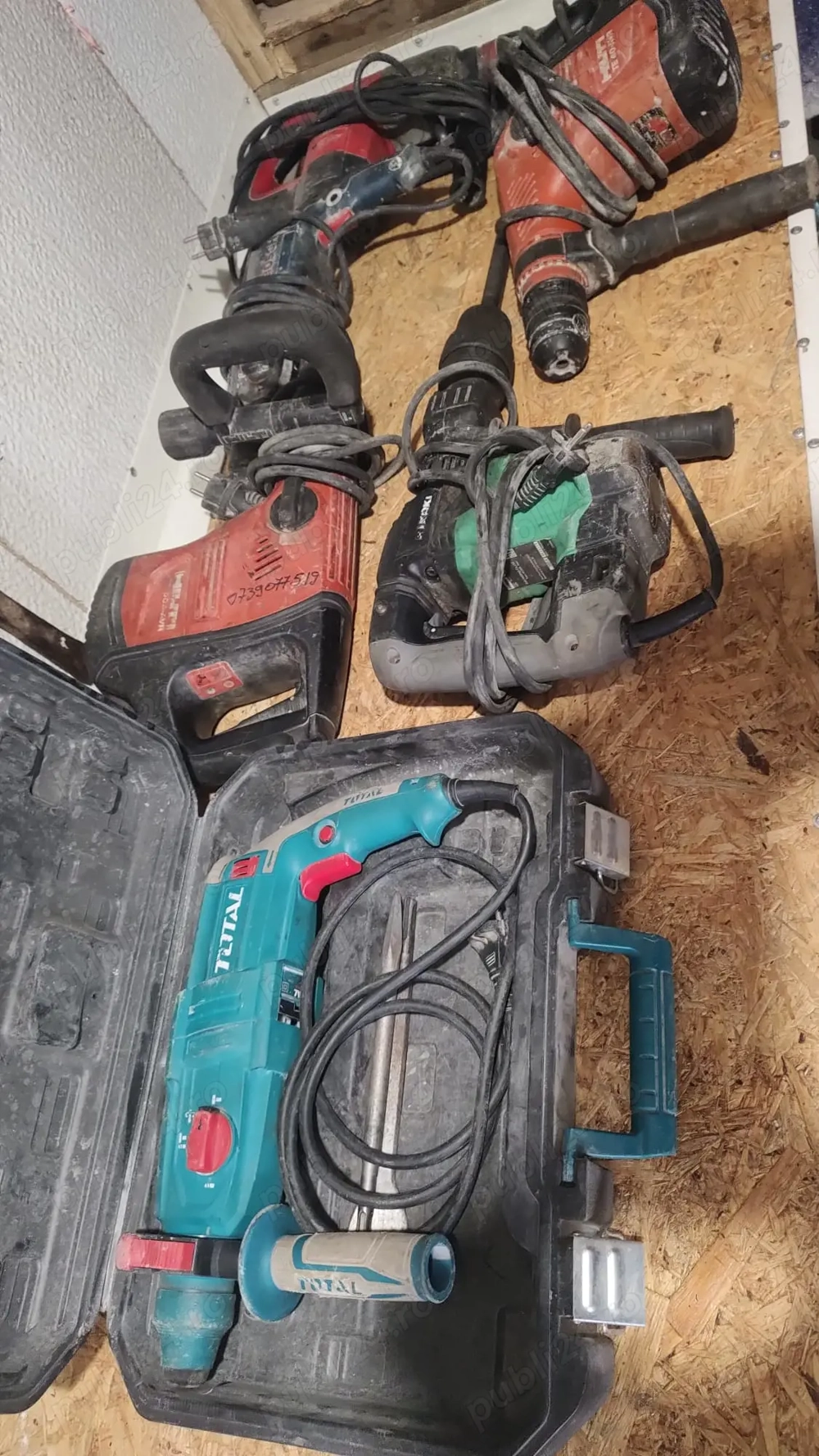 De vânzare scule pentru construcții 