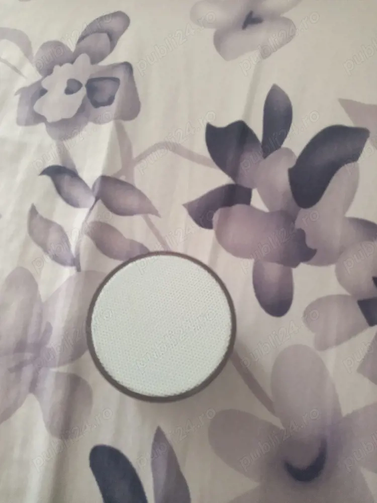 vând boxă portabilă este pentru piese 