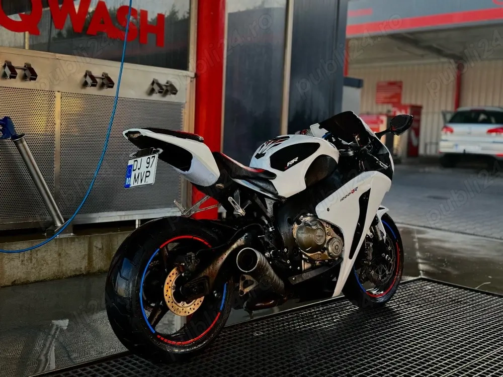 Honda cbr 1000rr fireblade