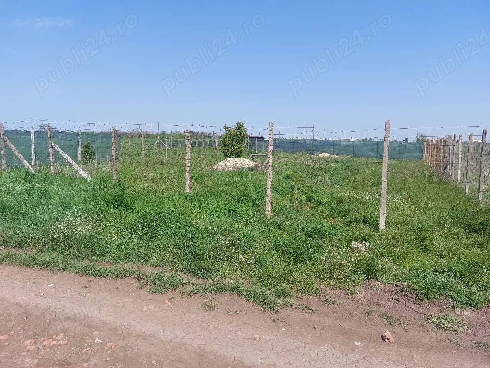 vând teren intravilan 