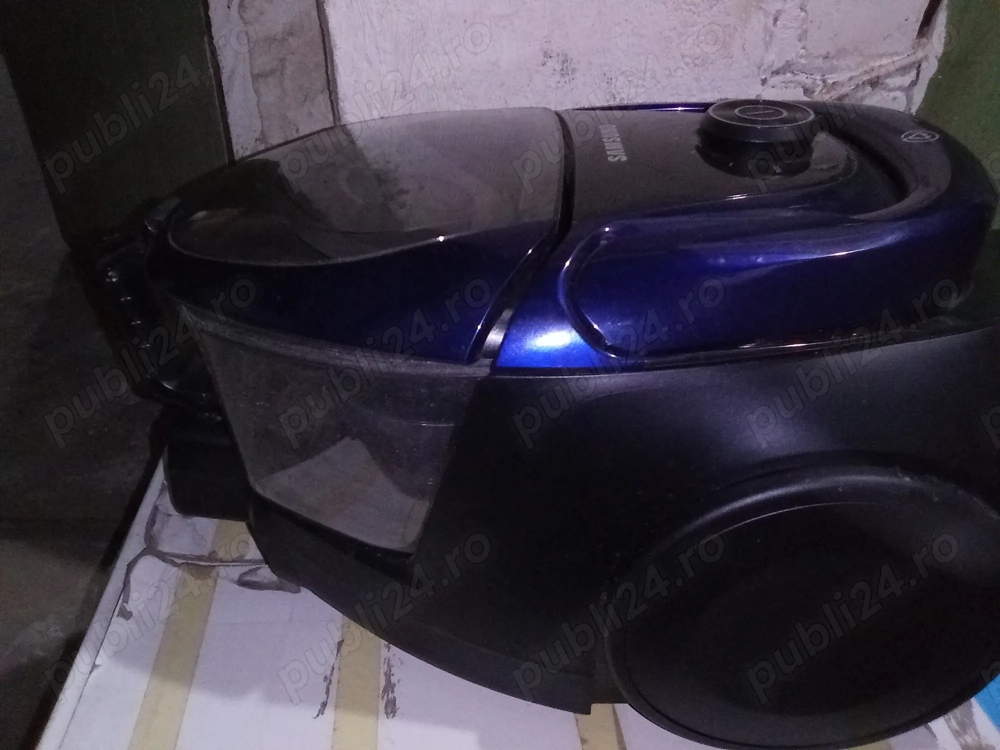 Vând aspirator Samsung