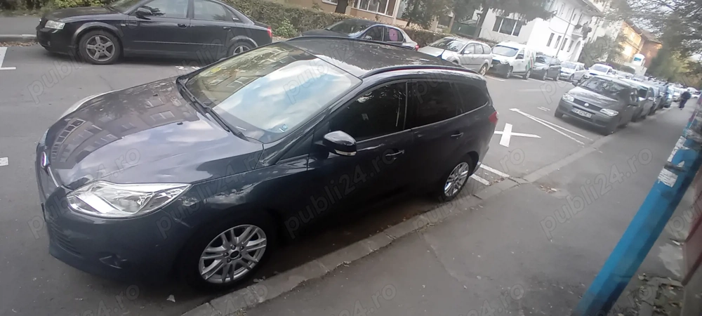 Vând Ford focus