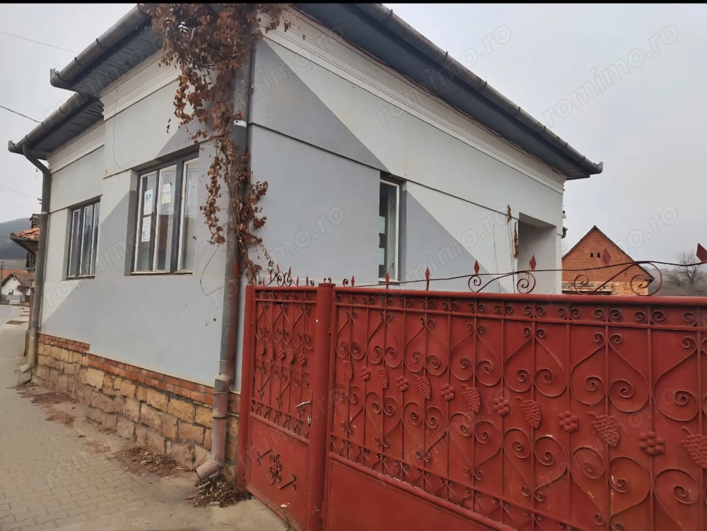 Casa  pentru vânzare in VLAHA cu 2400 mp teren aferent-PRET 205 000 EURO.