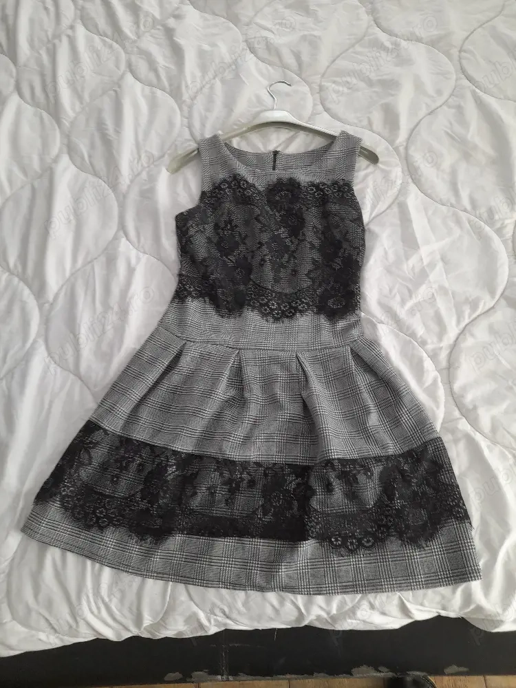 vând rochie marimea M