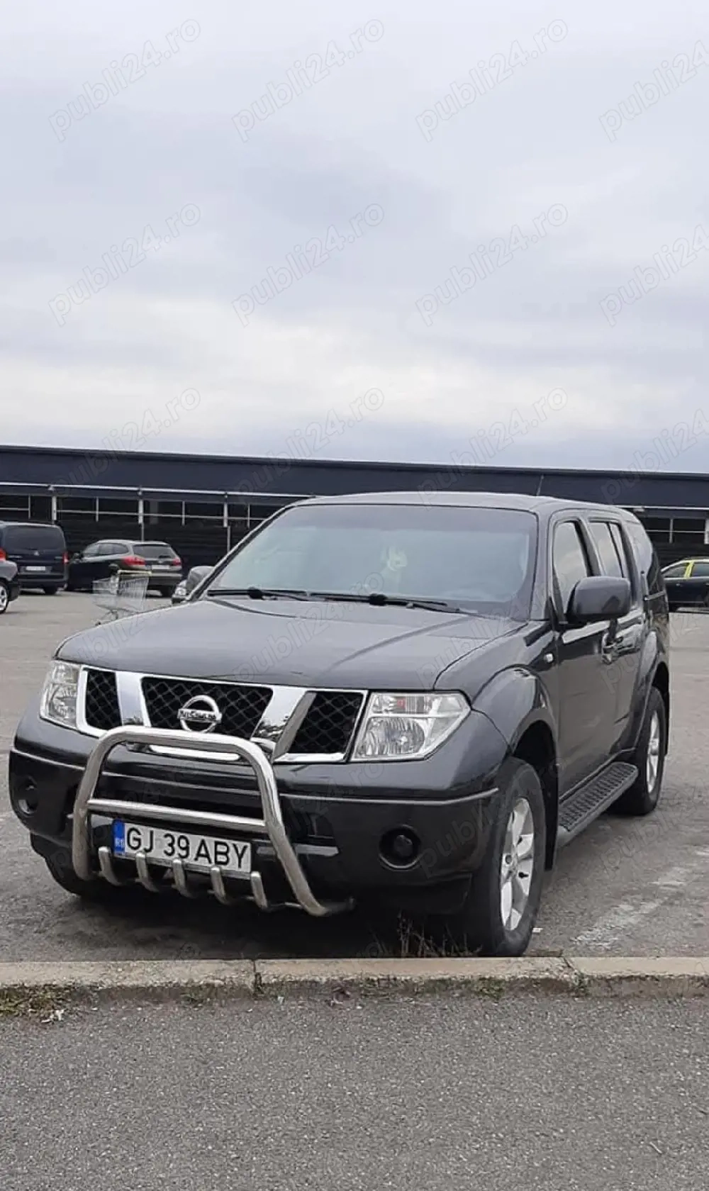 Vând Nissan Pathfinder 4x4, 2,5 dci 177 cp, 7 locuri, cu doar 151000 km rulați
