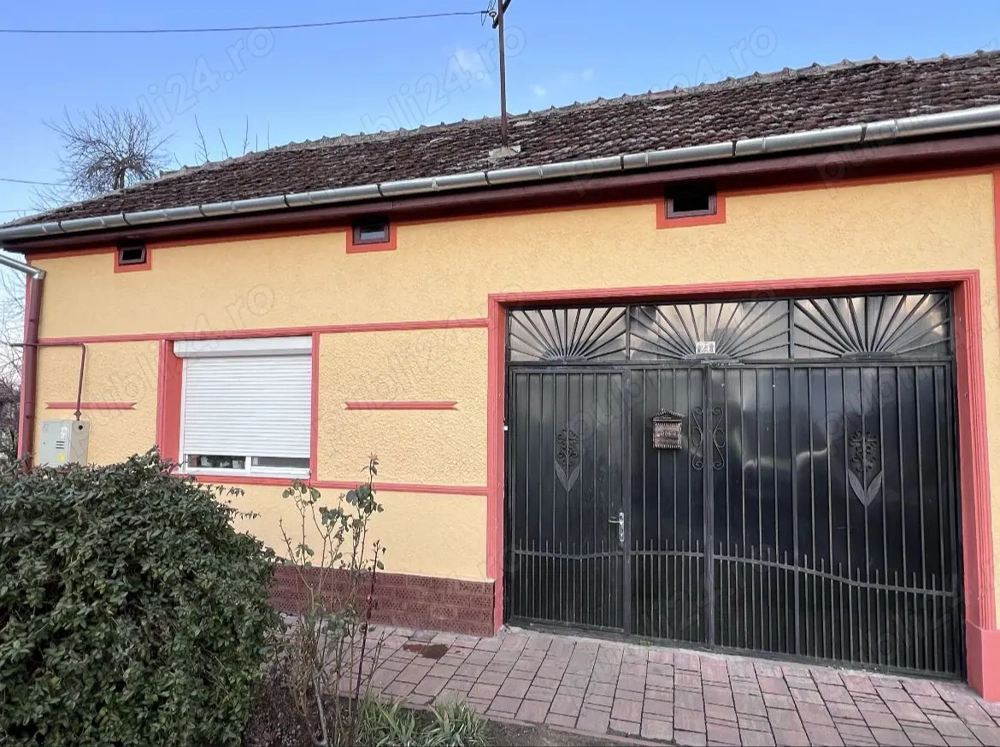 Proprietar vand casa cu doua camere, pe strada Parcului