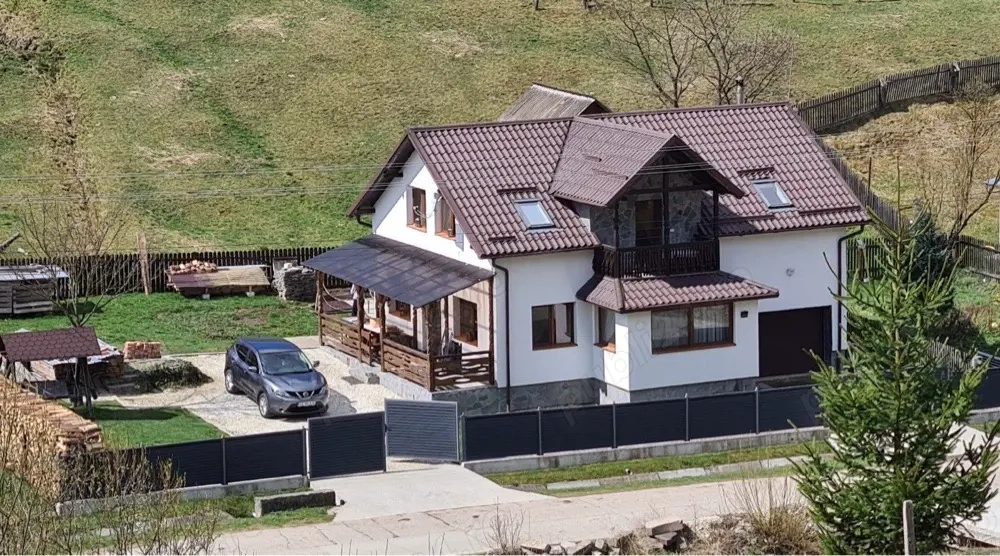 Casă modernă de vânzare în Dorna-Arini, Suceava   complet utilată, cu energie solară.