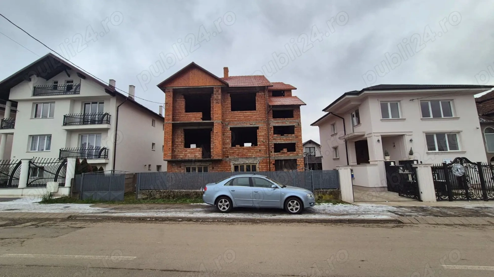 Vanzare casa si teren