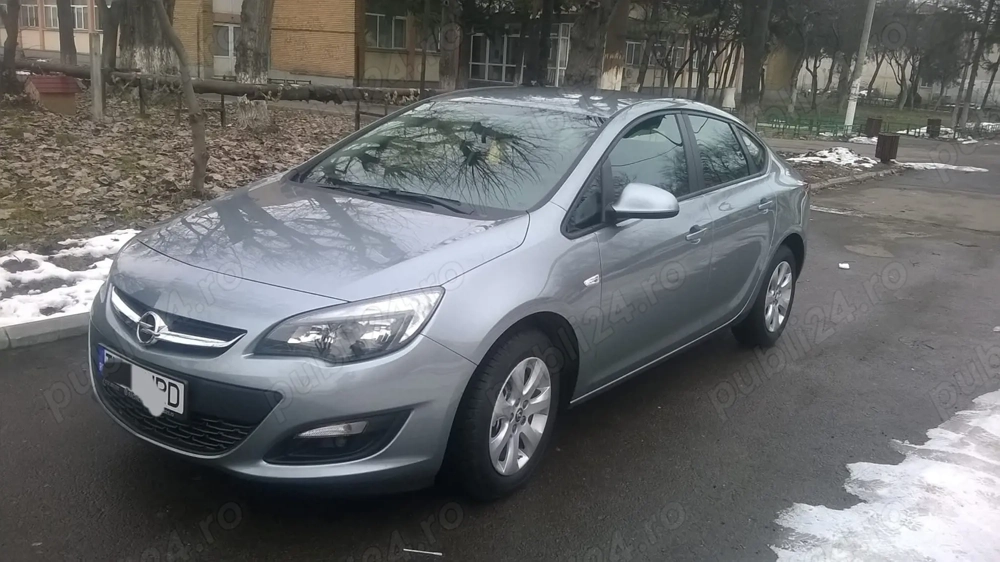 Opel Astra J Sedan, benzină + GPL, 110000 km, 5500 euro