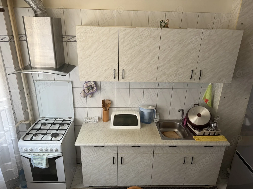 Mobilă bucătărie+aragaz+hota+chiuveta+baterie 