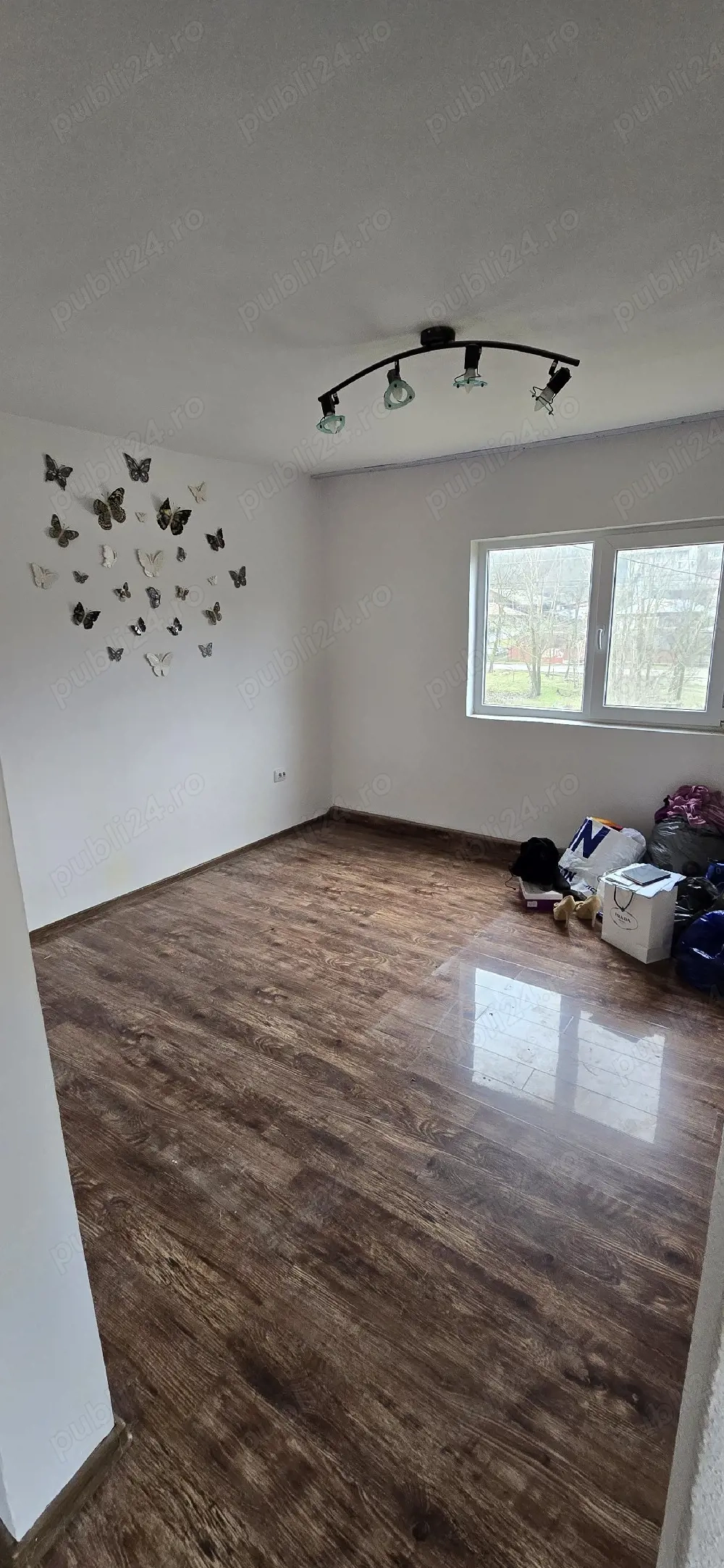 Casa + teren de vânzare