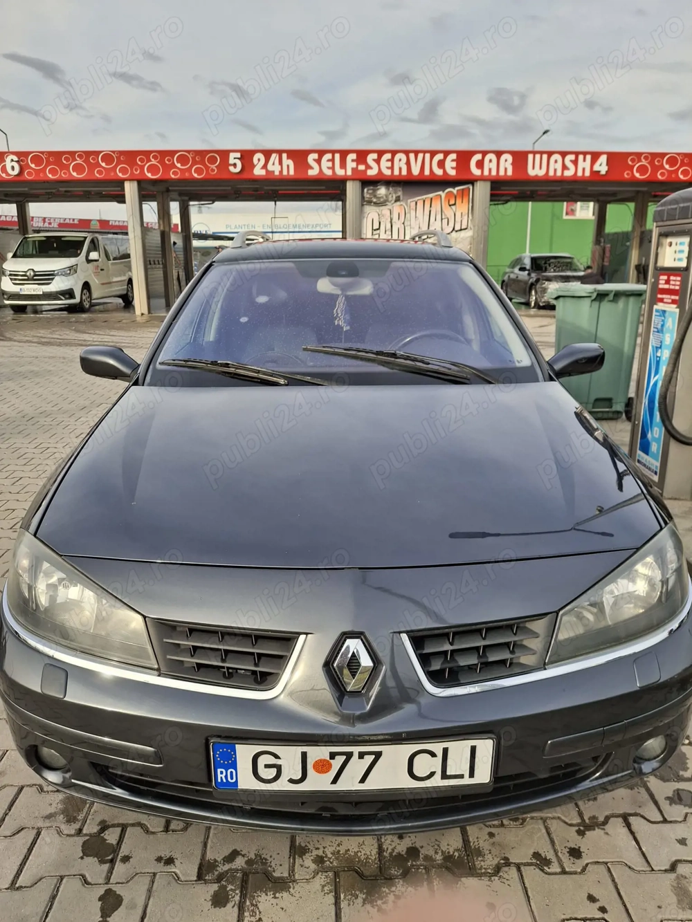 Vând Renault Laguna.
