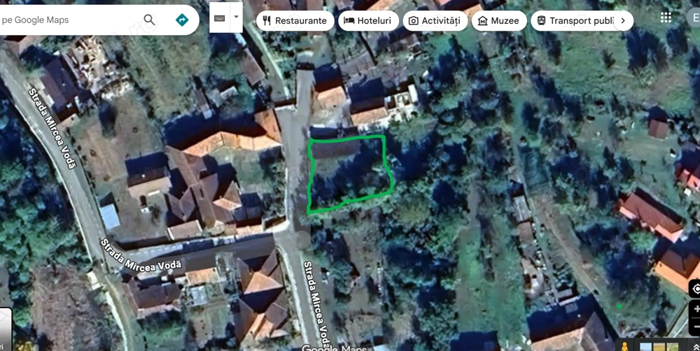 Teren intravilan de vanzare - zona centrala, in spatele Castelului Regal, loc. Savarsin, jud. Arad.