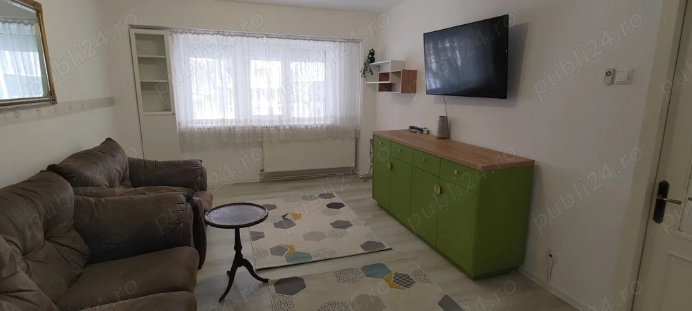Inchiriez apartament zona centrala cu loc de parcare