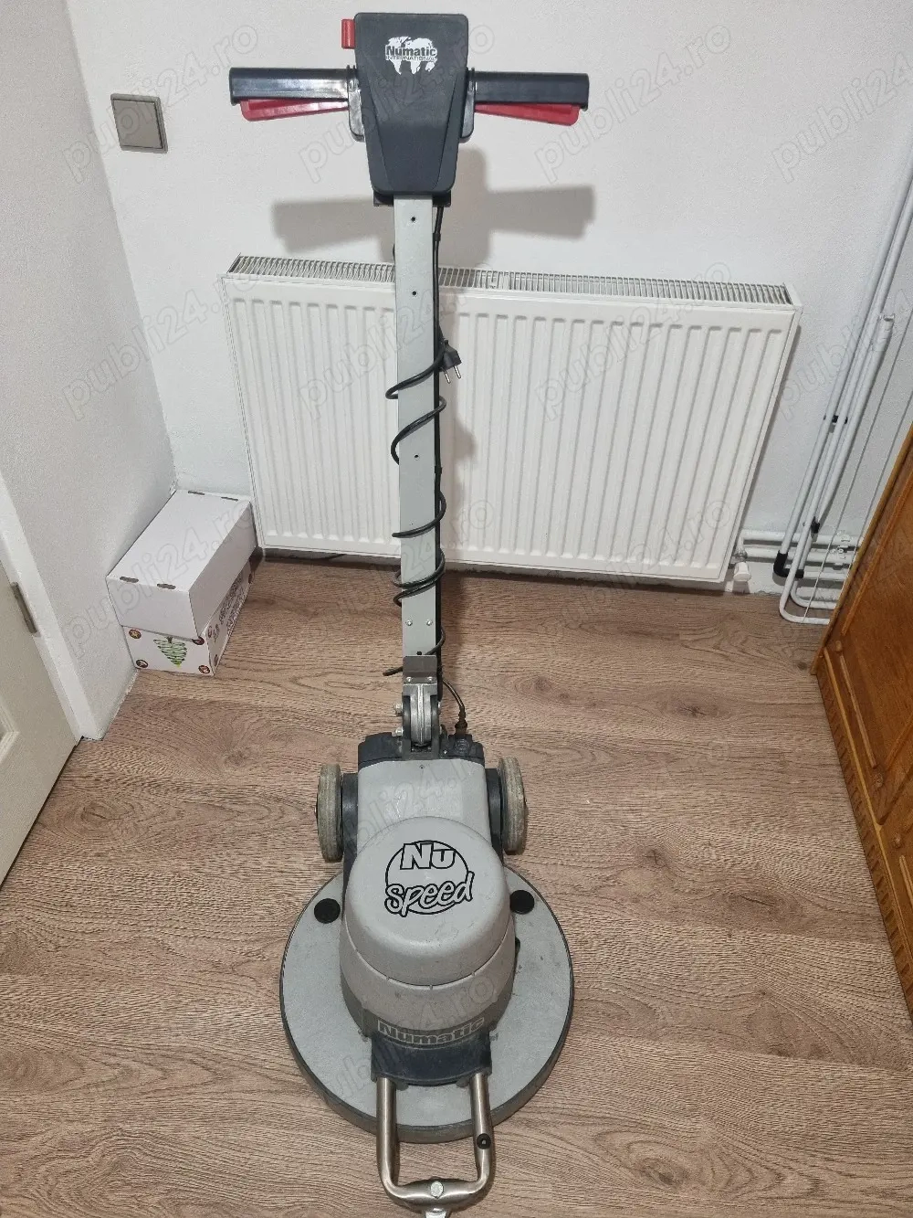 Numatic, masina de curățat si lustruit pardoseli