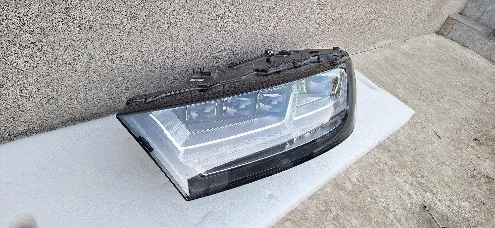 Far stanga Audi Q7 4M0941035