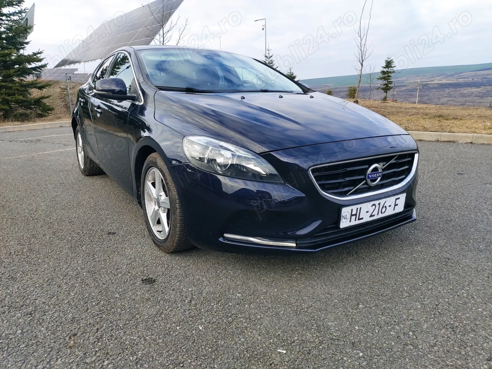 Vând Volvo V40