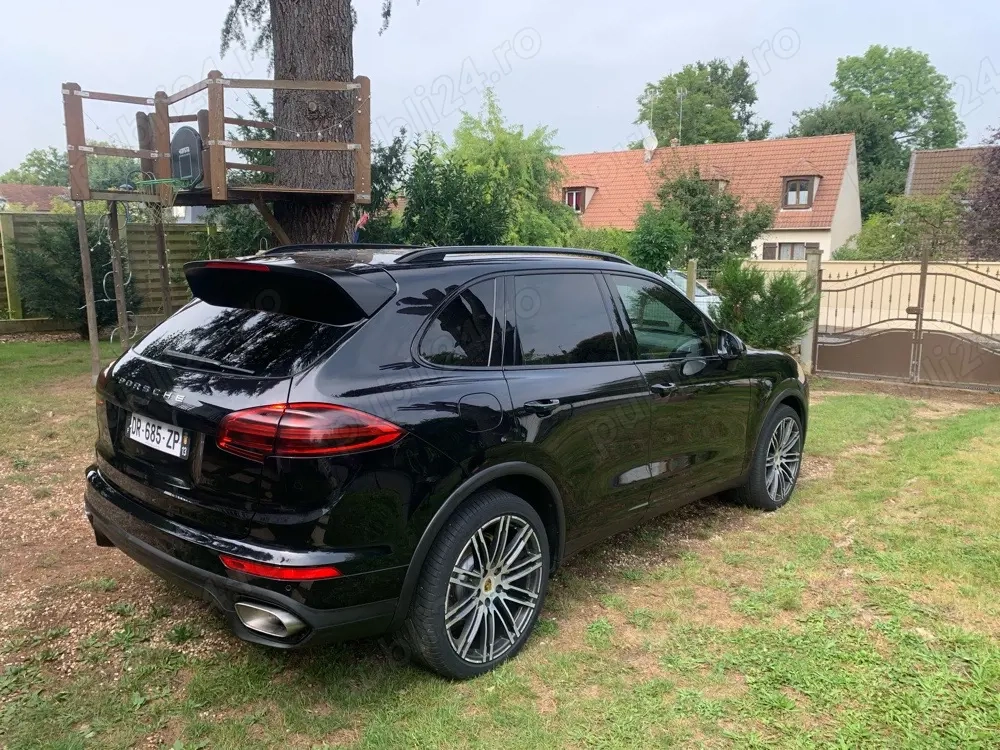 De vinzare un Porsche Cayenne 