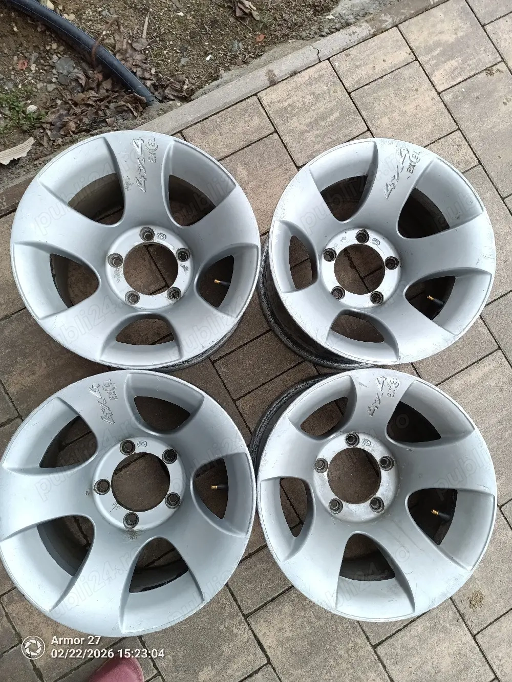 vand jenti 15" et negativ 