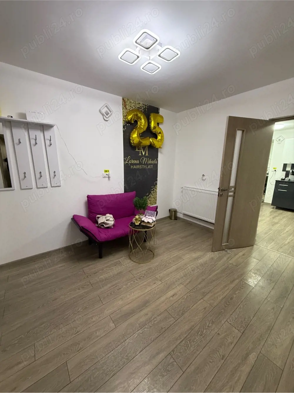 Inchiriez posturi in salon