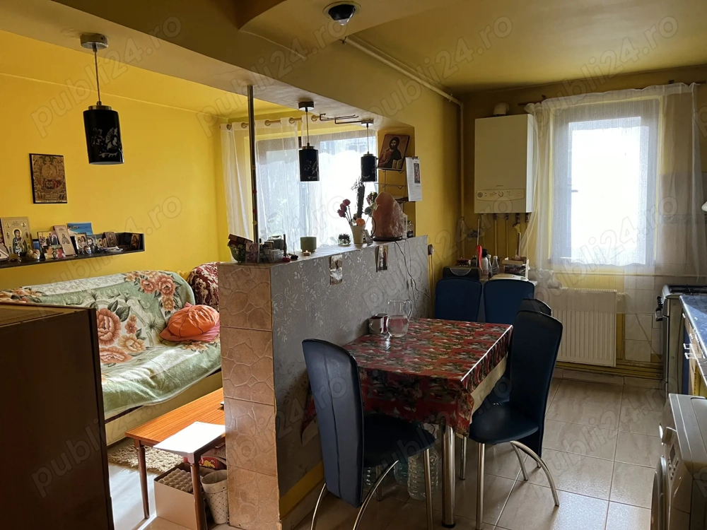 Apartament mobilat 3 camere zona Decebal