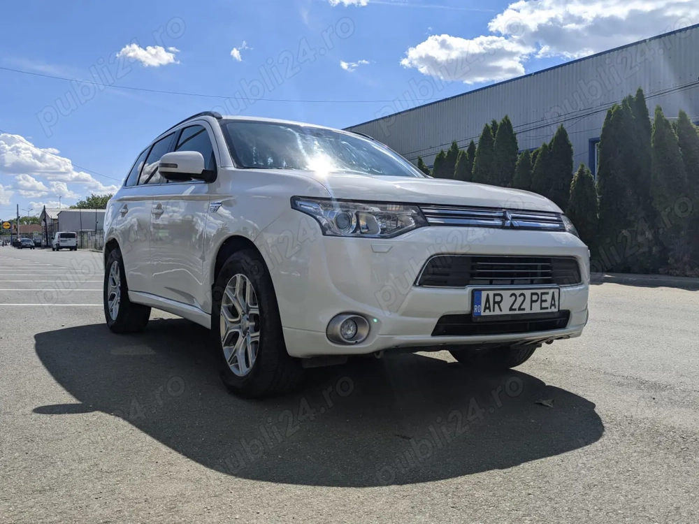 Mitsubishi Outlander PHEV 2014