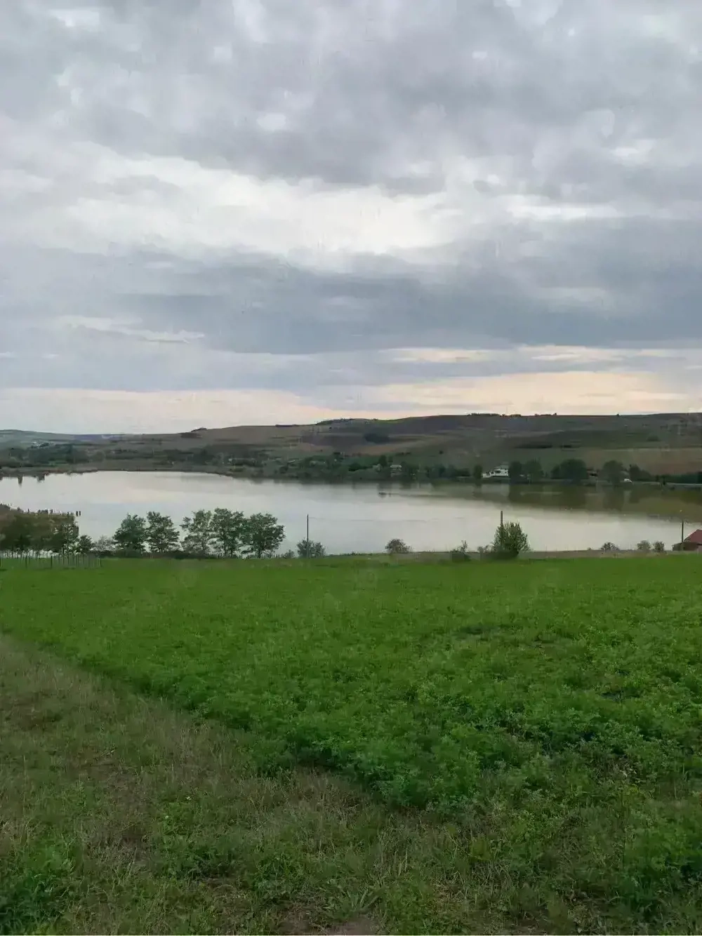 2000mp(toate utilitatile!) in Valea Calda - Catina