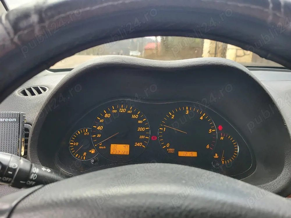 Vând mașină Toyota Avensis 