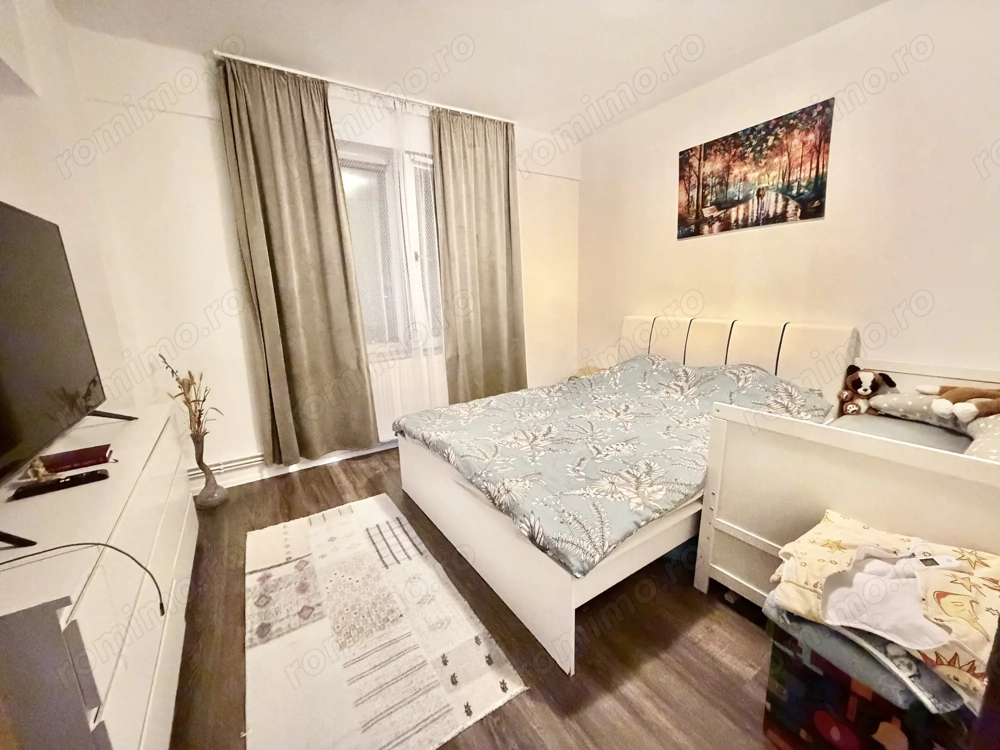 Vand 3 cam Tudor etaj 2 [modern]