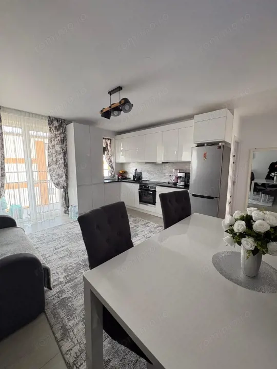 Apartament 3 camere, 99 mp construiti, parcare inclusa, zona Hotvon