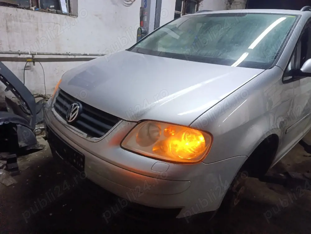 Dezmembrez Volkswagen Touran 