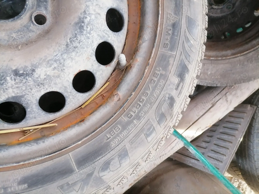 Se vinde 4 cauciucuri jante 