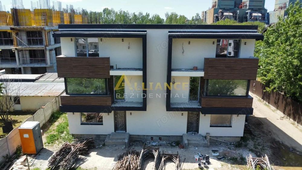 Vila de vanzare || 4 camere || curte mare || aproape Grand Arena