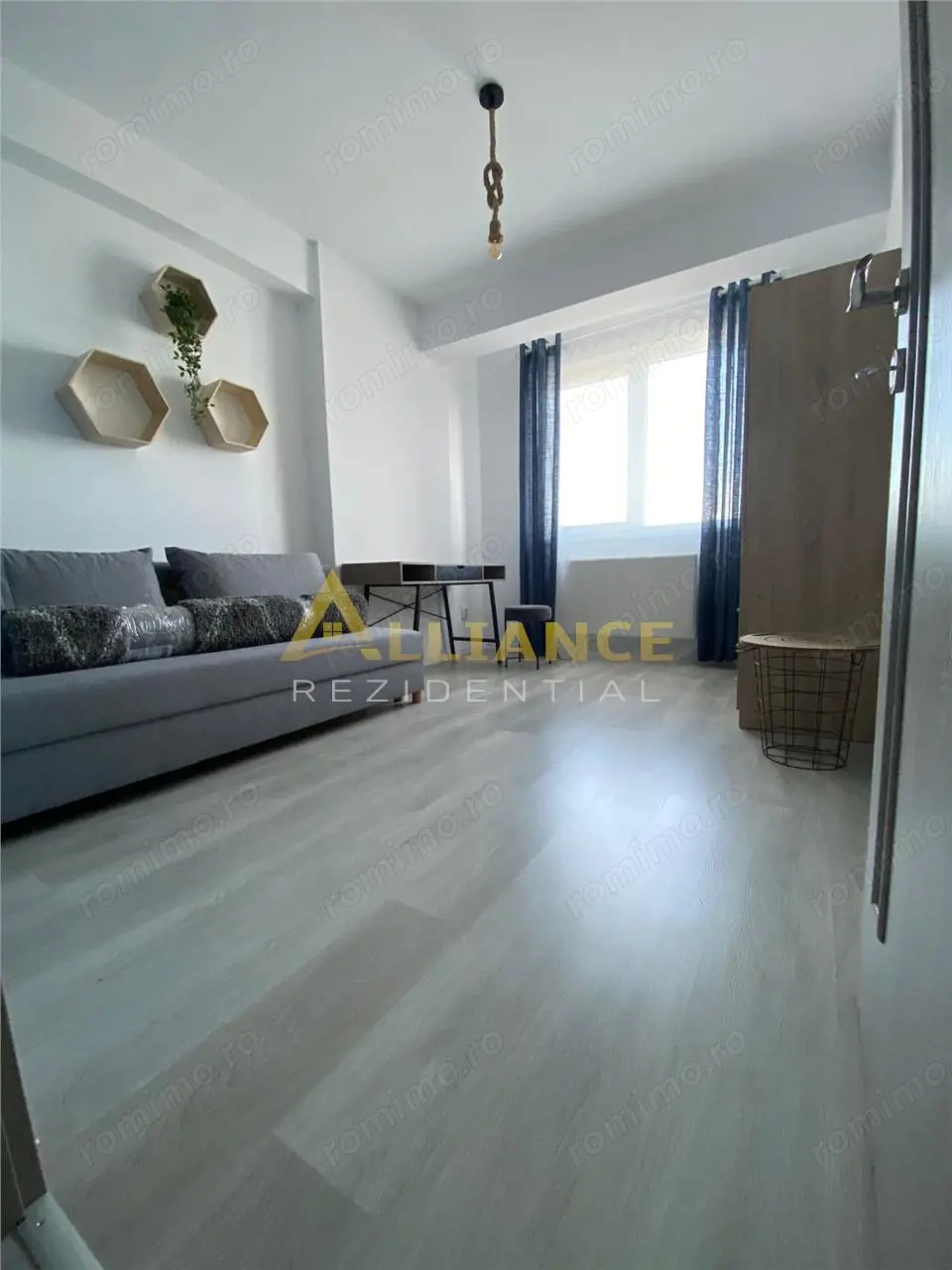 3 Camere gata de mutare 5 minute metrou