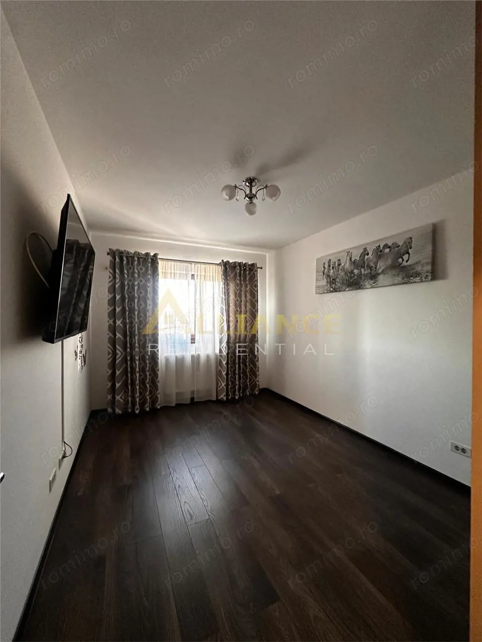 Apartament 3 camere , 2 bai ~ Brown Residence