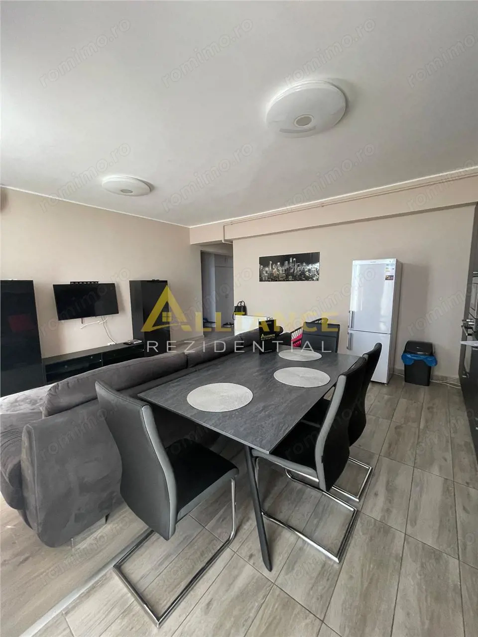 3 CAMERE MOBILAT UTILAT  VITAN BARZESTI