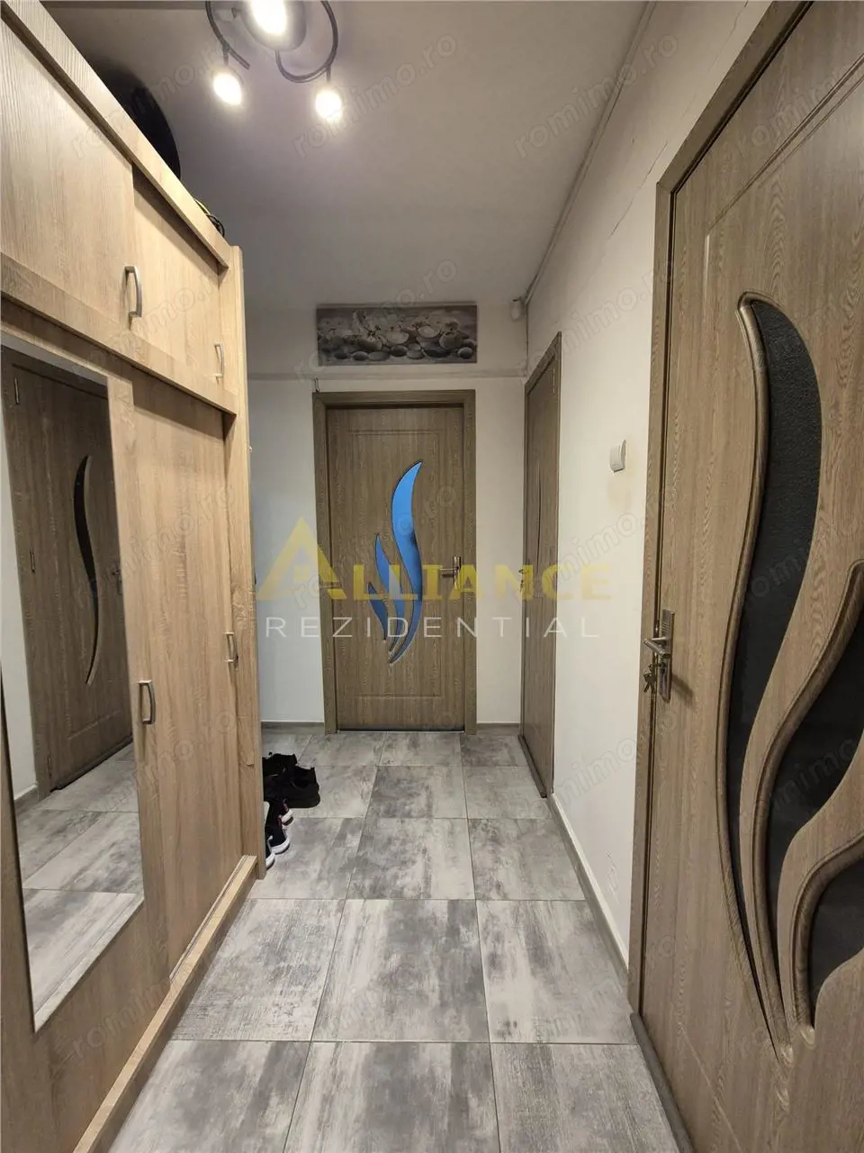 De v #226;nzare apartament 3 camere - Decomandat, Etaj 1 - Bld. Camil Ressu