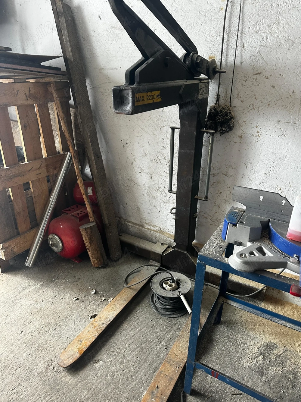 Furca macara camion 2200kg. Pret 2800 lei negociabil