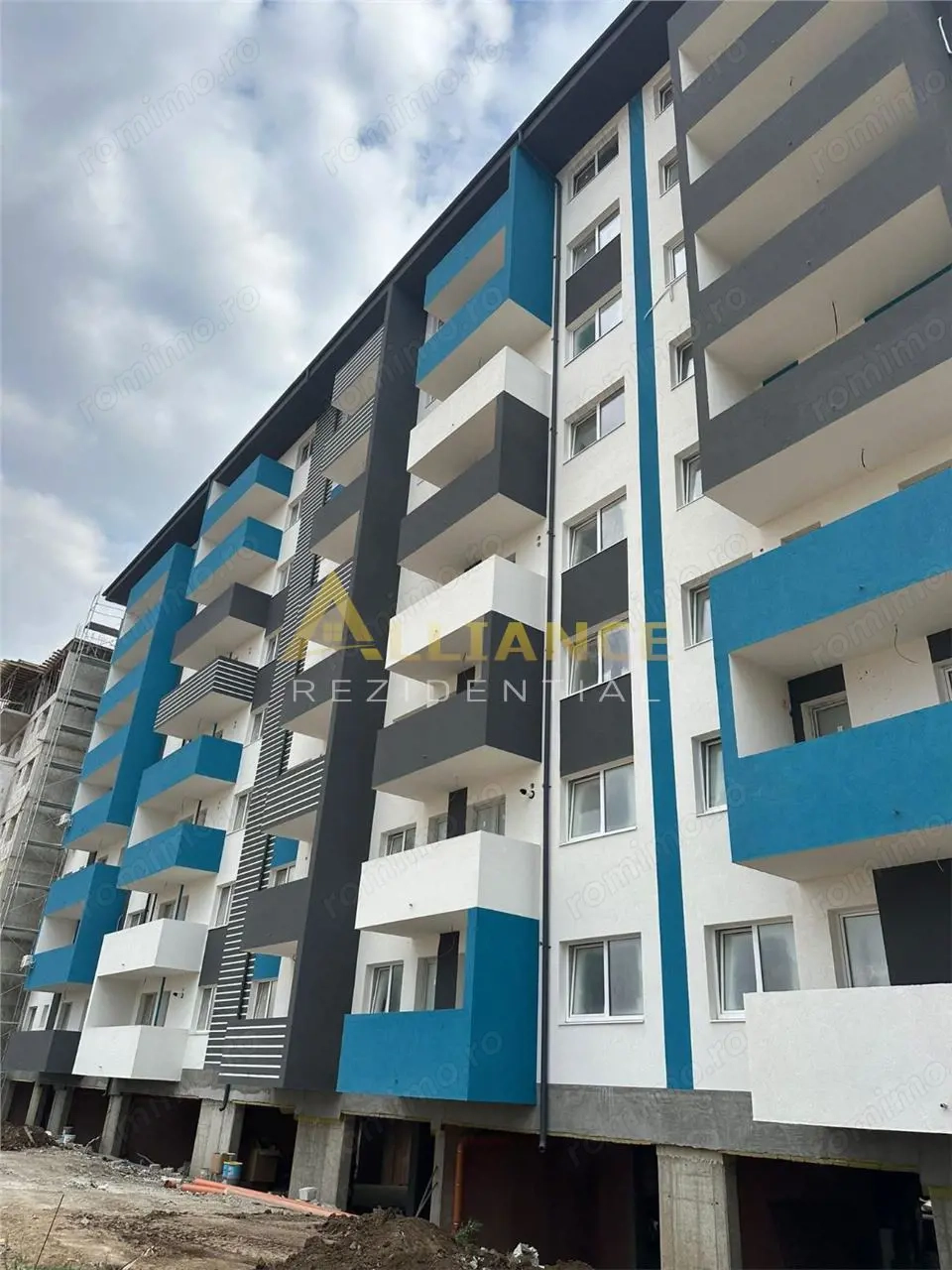 Young Residence 2 cam 60 mp la 10 min metrou