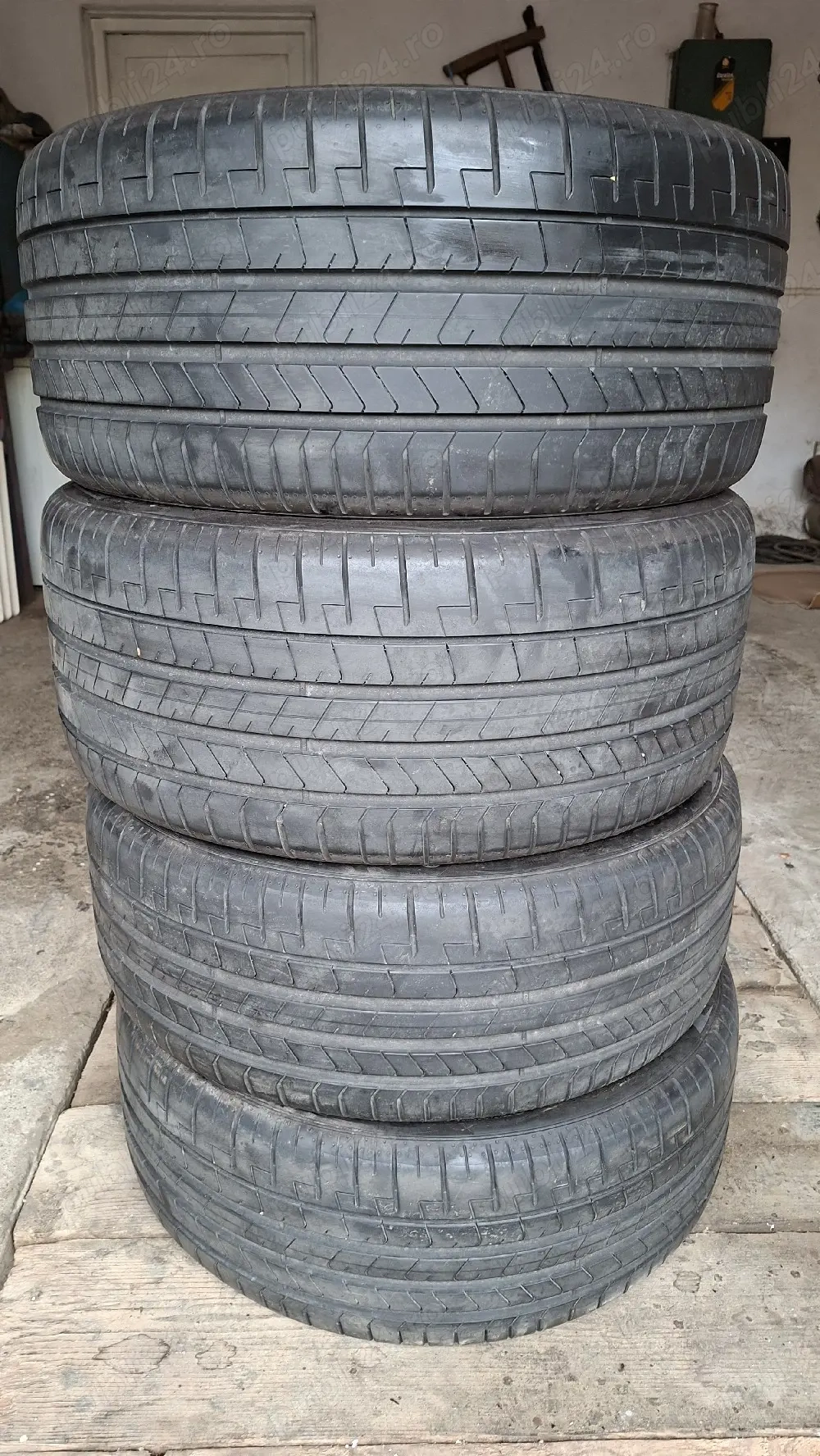 Vând 4 anvelope Pirelli,, Pzero "de vară stare foarte bună .