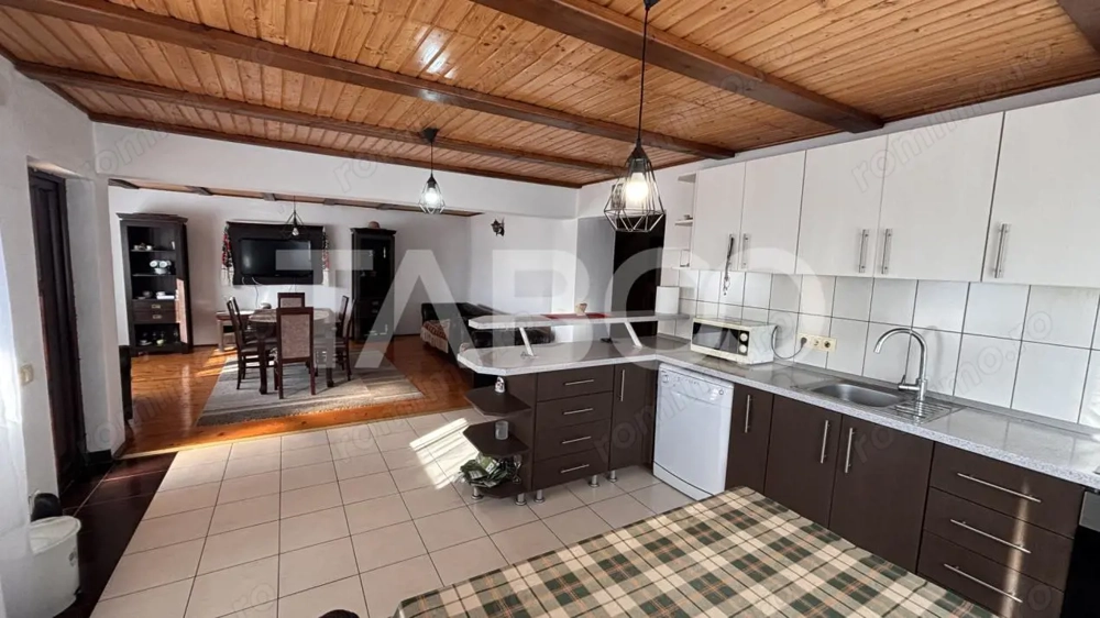 Casa individuala de vanzare zona Sura Mare individuala 900 mp teren