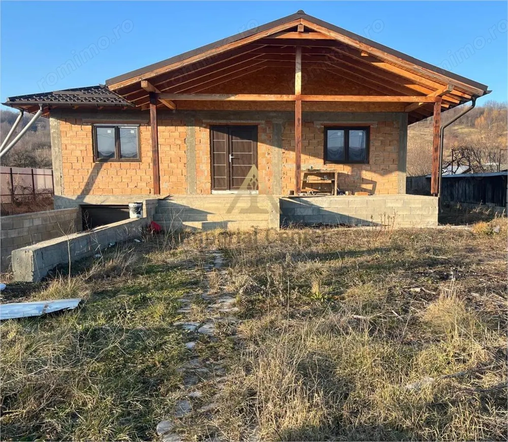 CASA DEMISOL+ PARTER SI TEREN DE VANZARE BOGDANESTI - BACAU