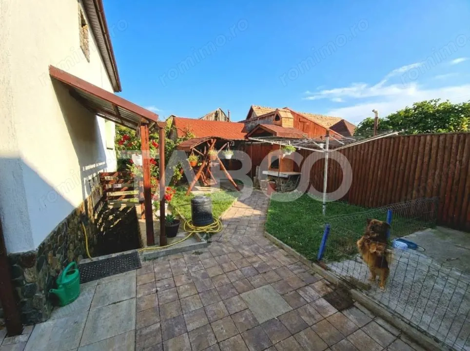 Casa individuala de vanzare cu 5 camere 2 bai si garaj Selimbar 