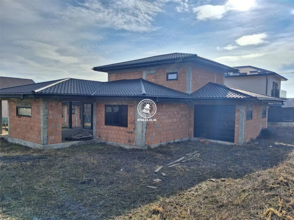 Vila 5 camere la rosu 203 mp utili, teren 800 mp  Valea Lupului, Iasi