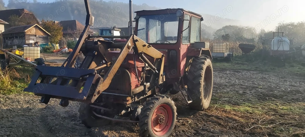 Vând u651 cu incarcator frontal