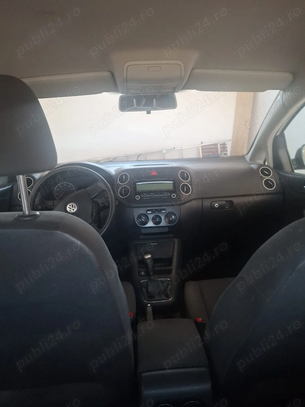 Vând Volkswagen Golf 5                                  2200 euro 