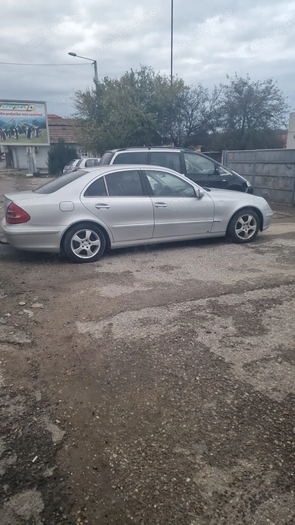 Vând Mercedes E class 