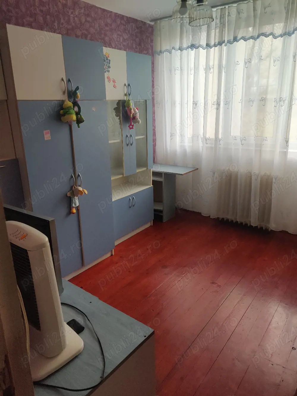 apartament cu trei camere 